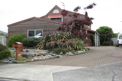 Photo of property in 10 Beverage Place, Rosehill, Papakura, 2113