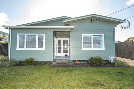 Photo of property in 5 Arawa Place, Castlecliff, Whanganui, 4501