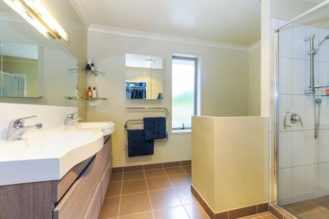 Photo of property in 580 West Coast Road, Oratia, Auckland, 0604