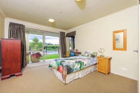 Photo of property in 580 West Coast Road, Oratia, Auckland, 0604