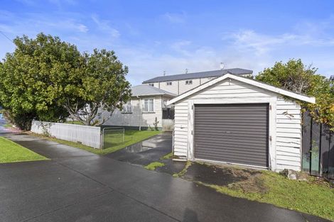 Photo of property in 2 Keeling Road, Henderson, Auckland, 0612