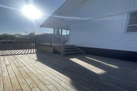 Photo of property in 42 Claverdon Drive, Massey, Auckland, 0614