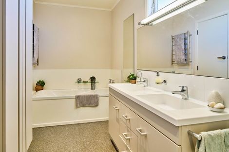 Photo of property in 22 Reese Jones Grove, Maungaraki, Lower Hutt, 5010