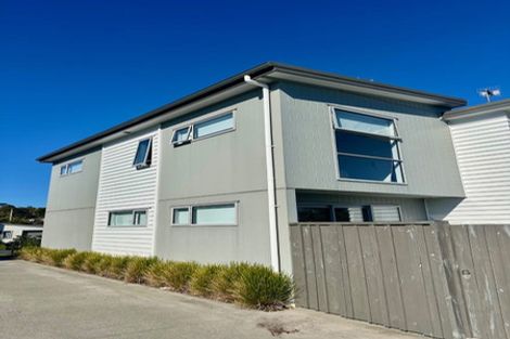 Photo of property in 1b Pavola Grove, Glenfield, Auckland, 0629
