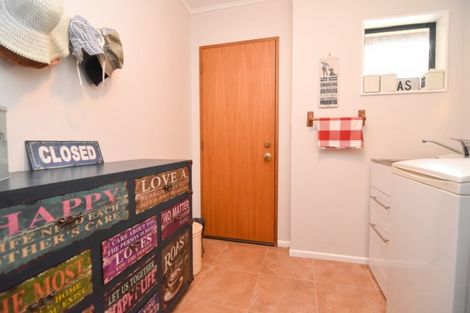 Photo of property in 135 Kent Street, Carterton, 5713