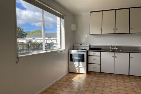Photo of property in 2/62 Martin Street, Wallaceville, Upper Hutt, 5018