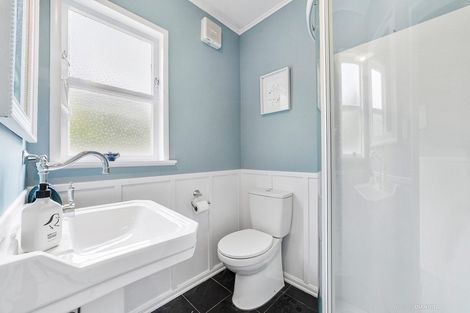 Photo of property in 120 Sutherland Road, Melrose, Wellington, 6023