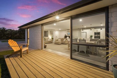 Photo of property in 15 Ian Place, Waihi Beach, 3611