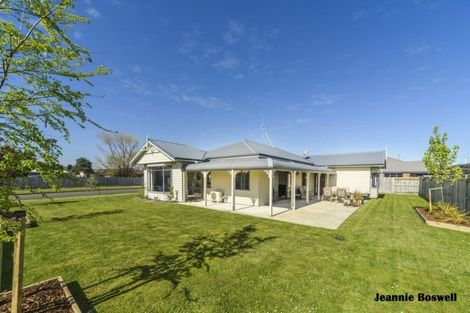 Photo of property in 6 Pegasus Place, Kelvin Grove, Palmerston North, 4414