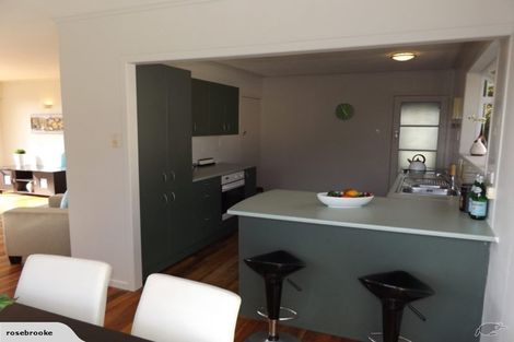 Photo of property in 6 Link Road, Newlands, Wellington, 6037