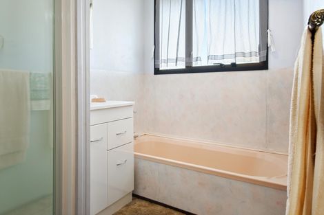 Photo of property in 109 Shifnal Drive, Randwick Park, Auckland, 2105