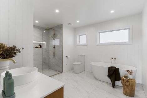 Photo of property in 3 Francis Avenue, Stanmore Bay, Whangaparaoa, 0932