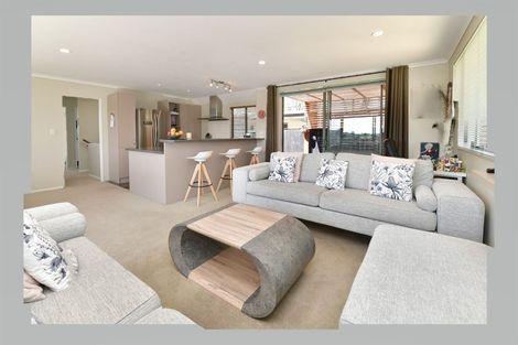 Photo of property in 11 Parkwood Crescent, Gulf Harbour, Whangaparaoa, 0930