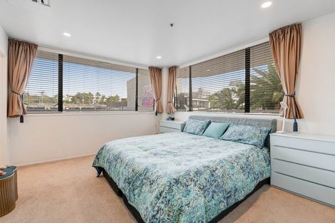 Photo of property in 3a/171 Hurstmere Road, Takapuna, Auckland, 0622