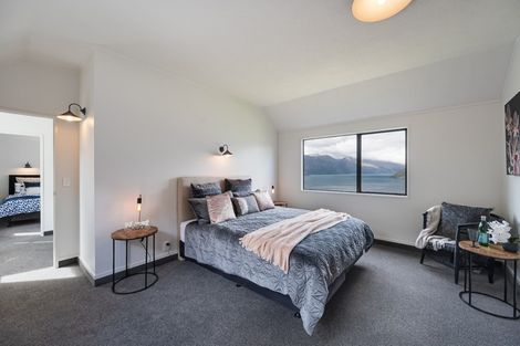 Photo of property in 67 Wynyard Crescent, Fernhill, Queenstown, 9300