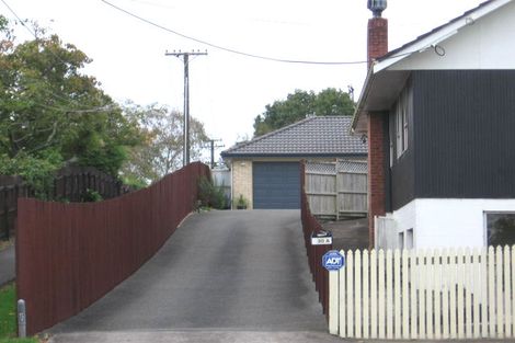 Photo of property in 30 Buscomb Avenue, Henderson, Auckland, 0610