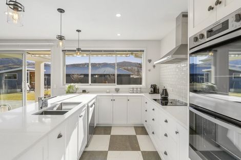 Photo of property in 2 Hortons Way, Cromwell, 9310