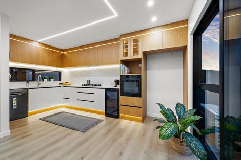 Photo of property in 1/31 Akoranga Drive, Northcote, Auckland, 0627