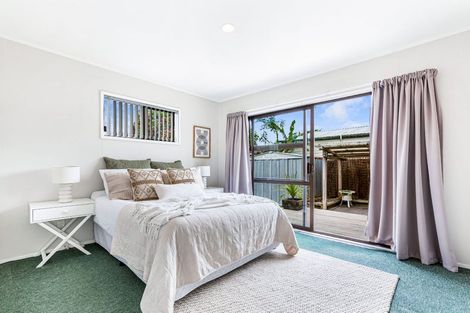 Photo of property in 1/16 Glenhaven Place, Te Atatu Peninsula, Auckland, 0610
