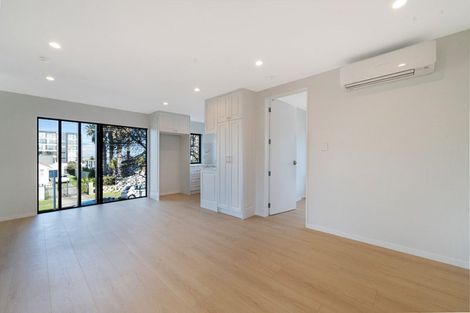 Photo of property in 9 Lomond Street, Newlands, Wellington, 6037