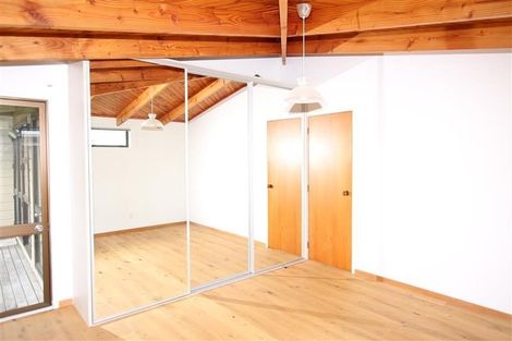 Photo of property in 2/162 East Coast Road, Forrest Hill, Auckland, 0620