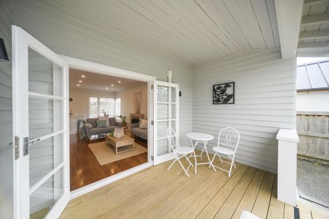 Photo of property in 9 Milverton Avenue, Hokowhitu, Palmerston North, 4410