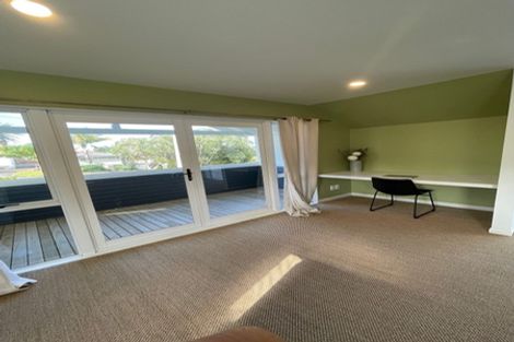 Photo of property in 17 Wernham Place, Northcote, Auckland, 0626