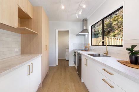 Photo of property in 62 Gloaming Hill, Titahi Bay, Porirua, 5022