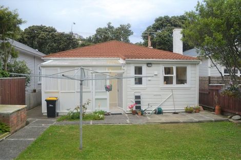 Photo of property in 84 The Parade, Island Bay, Wellington, 6023