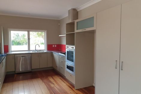 Photo of property in 18 Puketapu Road, Taradale, Napier, 4112