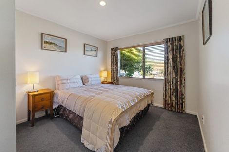 Photo of property in 49a Kakariki Grove, Waikanae, 5036