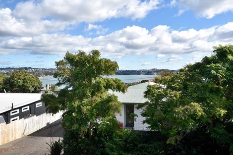 Photo of property in 35a Tindalls Bay Road, Tindalls Beach, Whangaparaoa, 0930