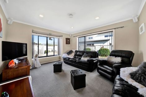 Photo of property in 12 Dolphin Parade, Bell Block, New Plymouth, 4312