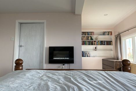 Photo of property in 15 Connaught Terrace, Brooklyn, Wellington, 6021