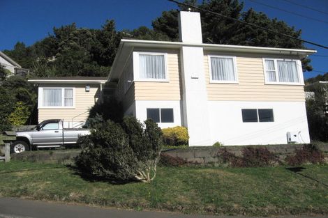 Photo of property in 1 Lomond Street, Newlands, Wellington, 6037