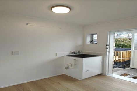 Photo of property in 1/4 Mahuta Grove, Northcote, Auckland, 0627