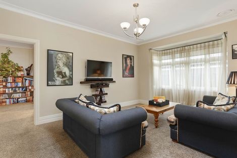 Photo of property in 186 Boord Crescent, Kumeu, 0891