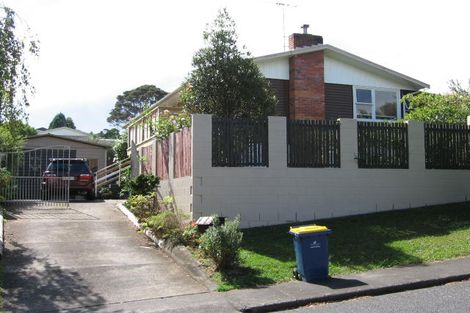 Photo of property in 3 Thuja Street, Green Bay, Auckland, 0604