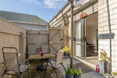 Photo of property in 2/92 North Avon Road, Richmond, Christchurch, 8013