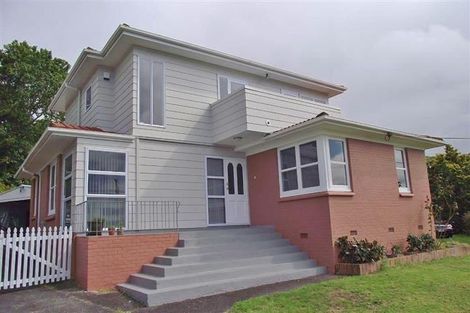 Photo of property in 10 Mcclintock Road, Massey, Auckland, 0614