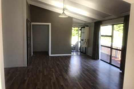 Photo of property in 17 Poplar Road, Stanmore Bay, Whangaparaoa, 0932