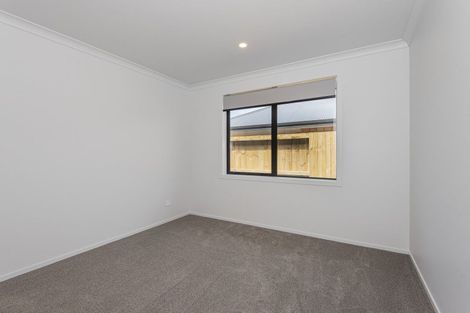 Photo of property in 71 Kaurinui Crescent, One Tree Point, 0118