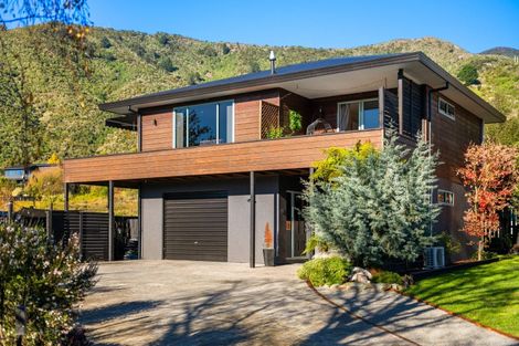 Photo of property in 90 Moana View Road, Waikawa, Picton, 7220