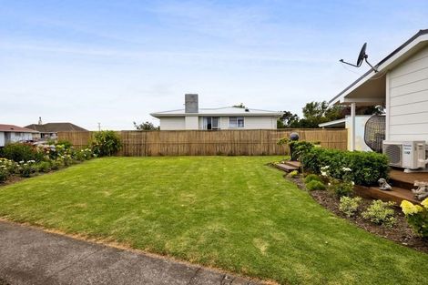 Photo of property in 8 Hughson Place, Opunake, 4616