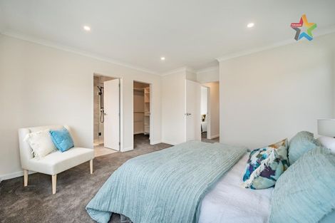 Photo of property in 8 Poto Road, Normandale, Lower Hutt, 5010