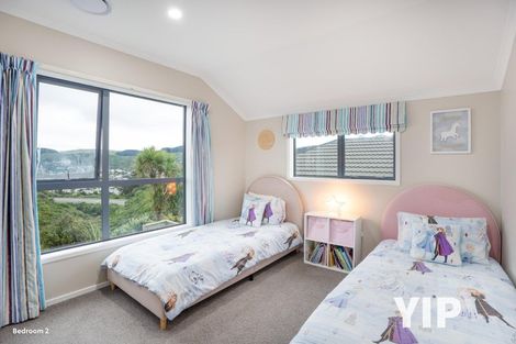 Photo of property in 140 Woodman Drive, Tawa, Wellington, 5028