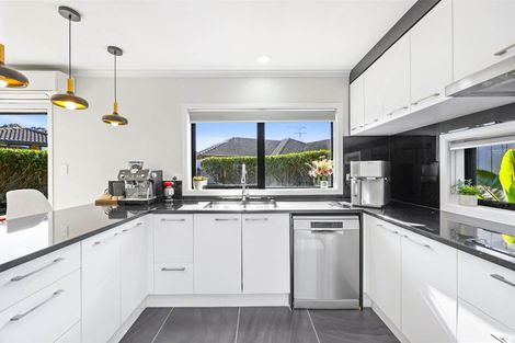 Photo of property in 4 Shankill Place, East Tamaki, Auckland, 2013