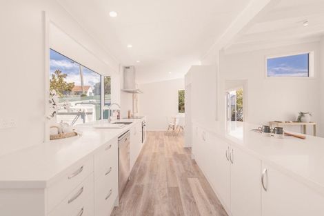 Photo of property in 20 Derrett Place, Saint Martins, Christchurch, 8022