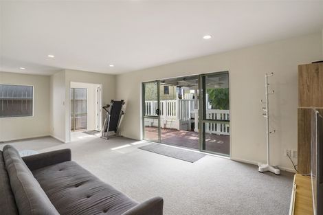 Photo of property in 2/23 Ludlow Terrace, Totara Vale, Auckland, 0627