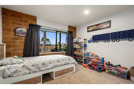 Photo of property in 8 Cloverfields Drive, Waimauku, 0812